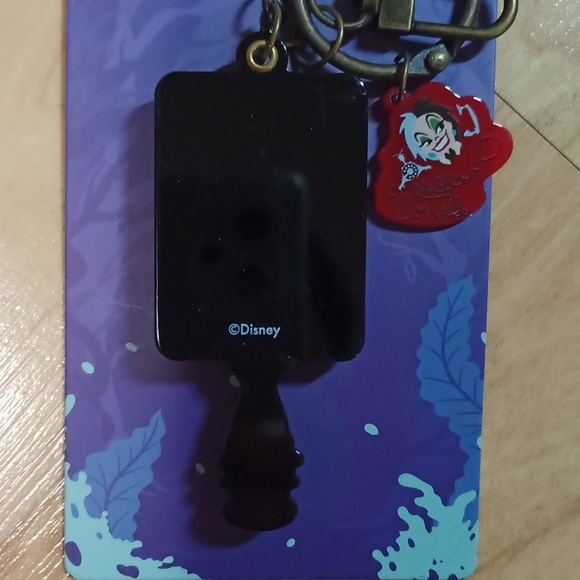 $5 Disney Villains Miniso Handheld Mirror Keychain 101 Dalmatians Cruella - Picture 5 of 9